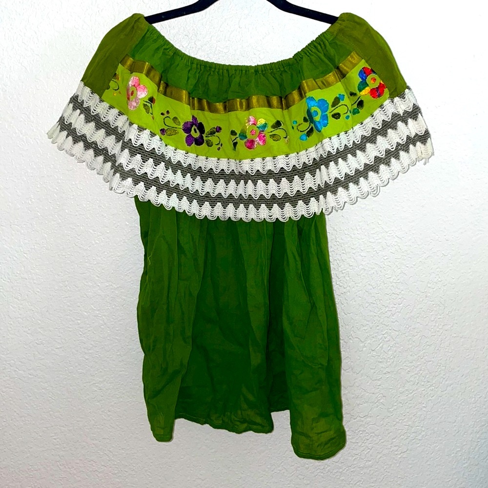 Mexican traditional off the shoulder embroidered blouse - Picture 1 of 7